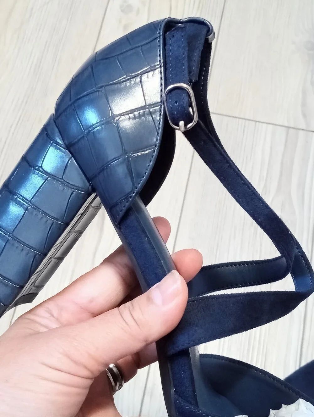 (69-4880) Women's Navy Heels Sz 9 - Picture 6 of 12